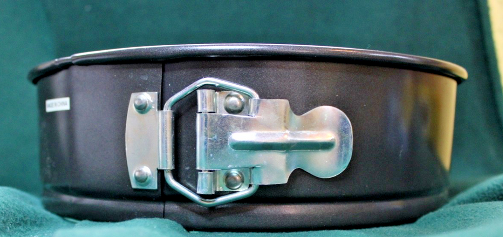 Spring Form Baking Pan For the Kitchen  cooking ware baking ware New1