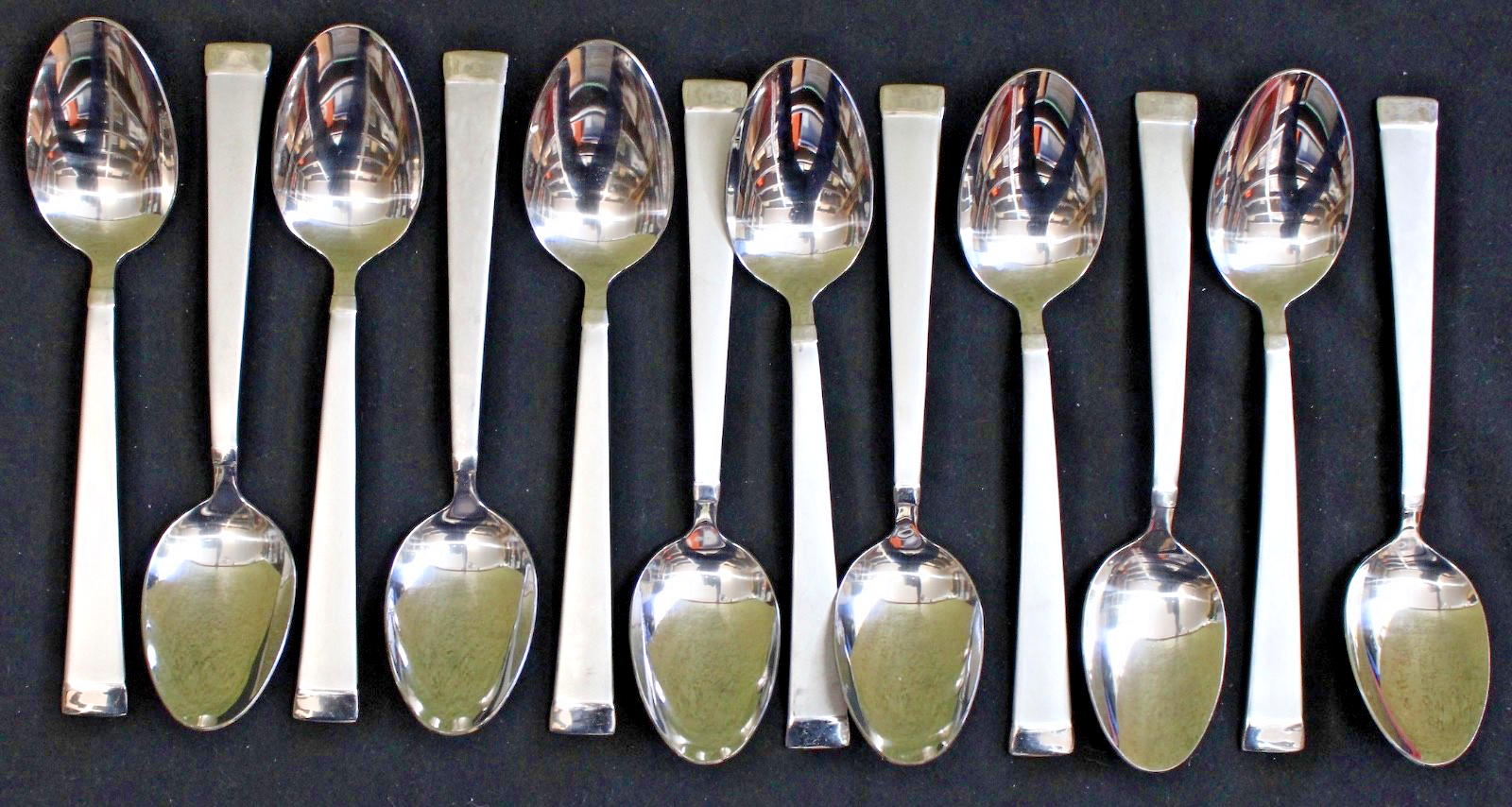 100 piece MIKASA TAYLOR FROST VINTAGE STAINLESS STEEL FROSTED HADLES FLATWARE2